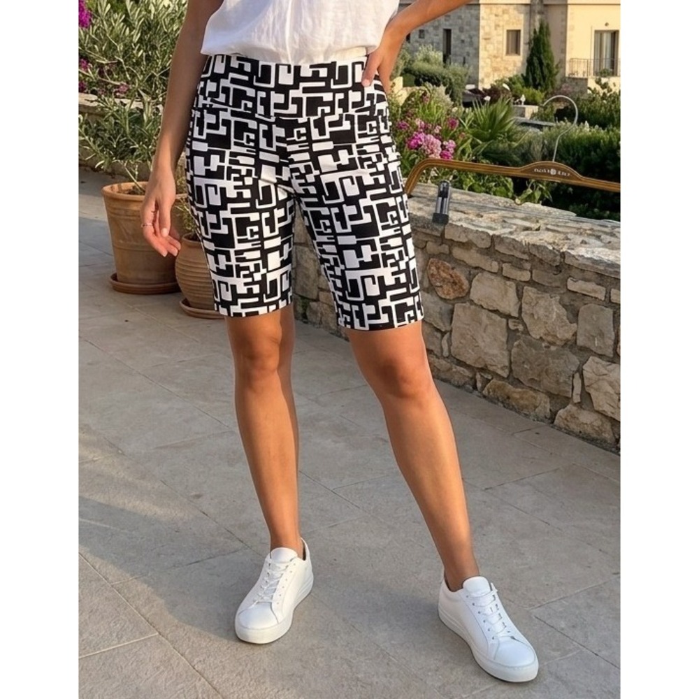 Swing Control Geometric Golf Shorts Women's 2 Black White Canada Preppy Golfcore